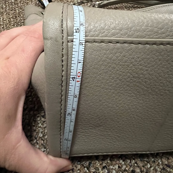 Tory Burch Britten Leather Slouchy Tote - Picture 13 of 14